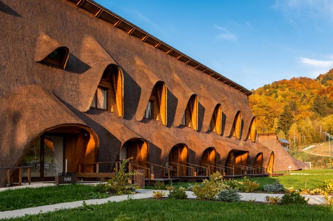 Cuibul De Lemn Hotel Risnov Exterior photo